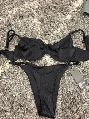 Black Ribbed Underwire Bikini Set - Women Swim